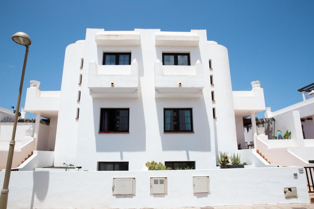 Surf Dream Surfhouse Hostel คอร์ราเลโฮ ภายนอก รูปภาพ