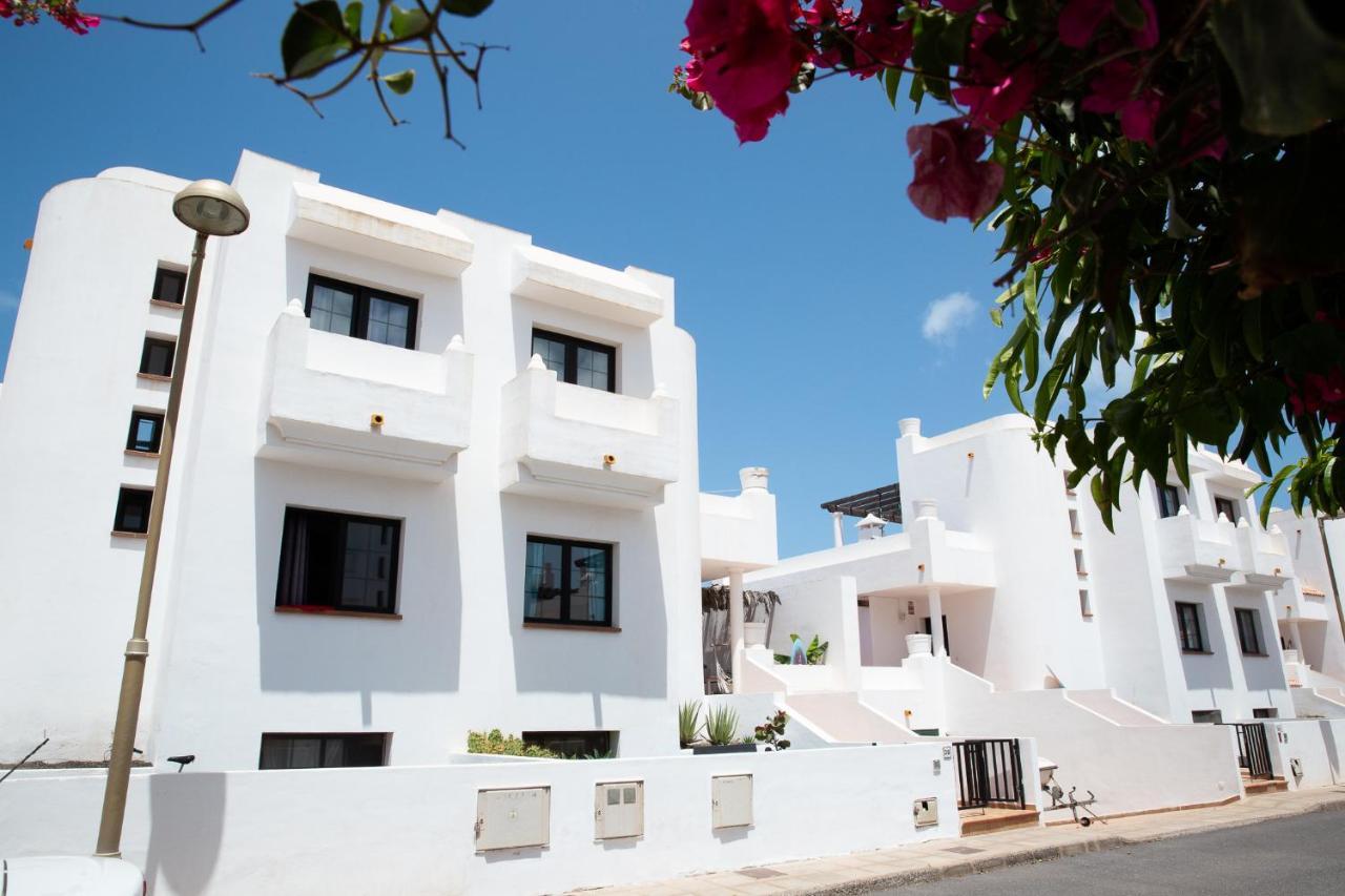 Surf Dream Surfhouse Hostel คอร์ราเลโฮ ภายนอก รูปภาพ
