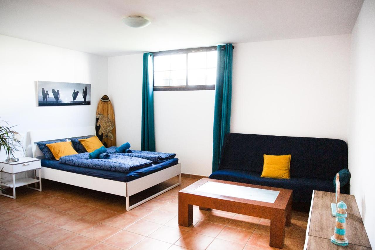 Surf Dream Surfhouse Hostel คอร์ราเลโฮ ภายนอก รูปภาพ