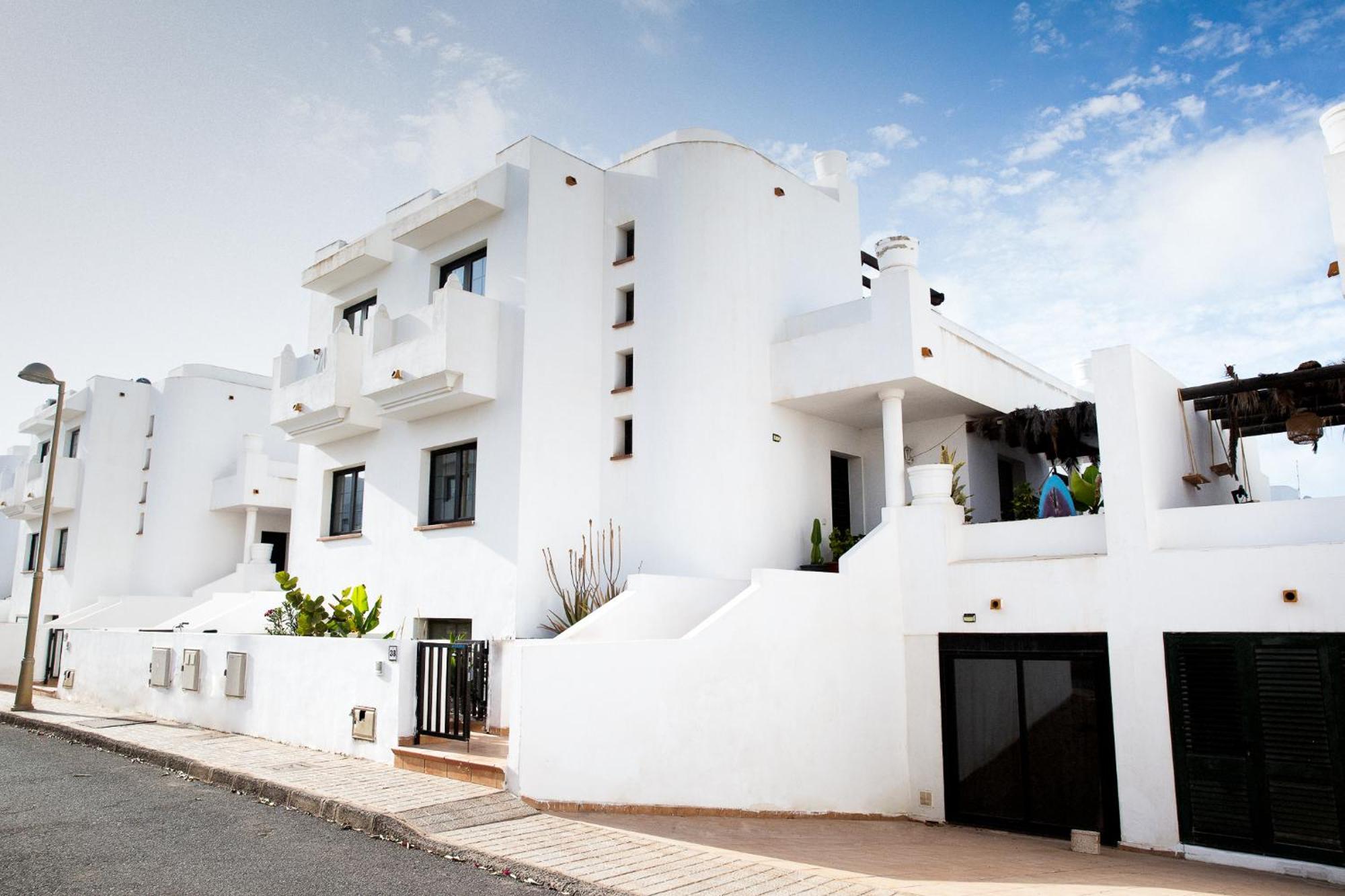 Surf Dream Surfhouse Hostel คอร์ราเลโฮ ภายนอก รูปภาพ